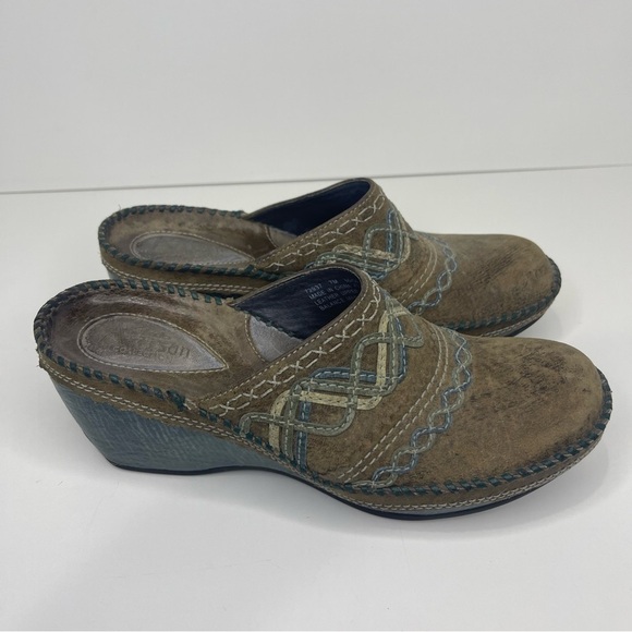 Clark’s Artisan Women’s 7 Brown Green Leather Western Stitched Comfort Clogs - Picture 7 of 14